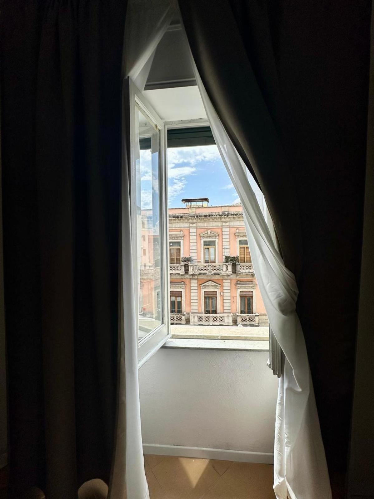 Sicilian Vibes House In Centro Apartment Catania Bagian luar foto